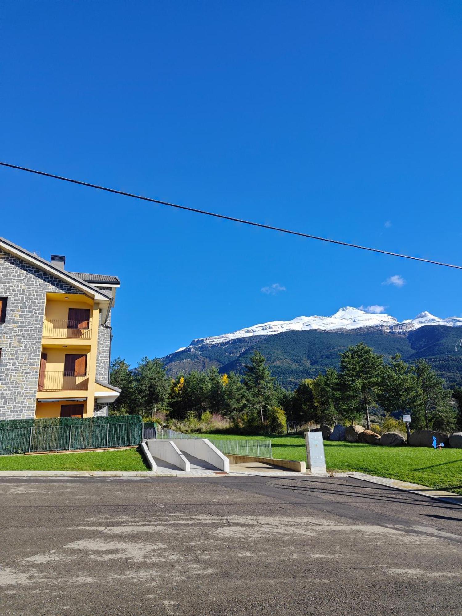 Apartamento A Estrenar En Villanúa Εξωτερικό φωτογραφία